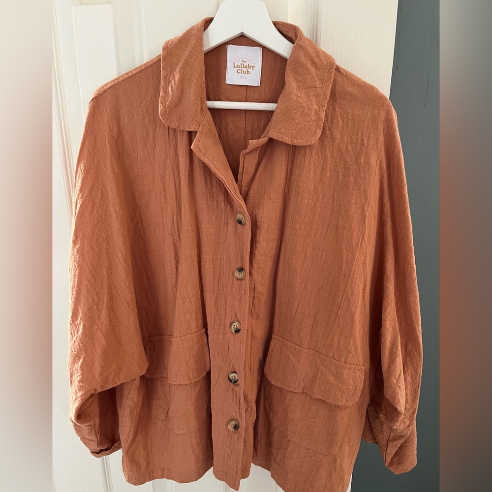 the lullaby club lounge top